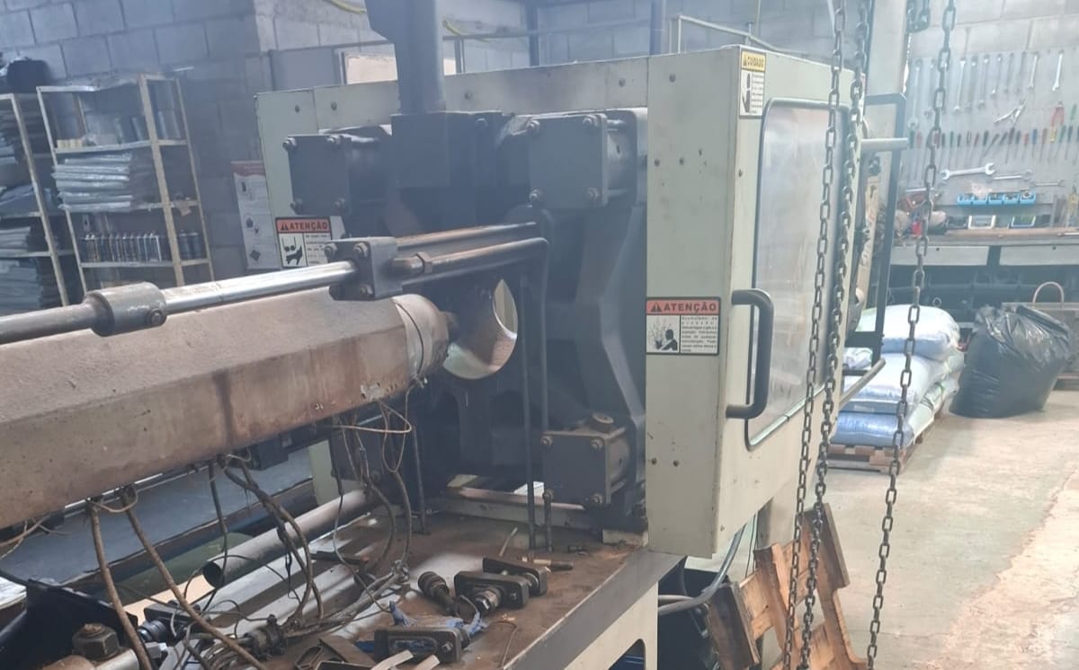 Injetora Himaco 140 ton